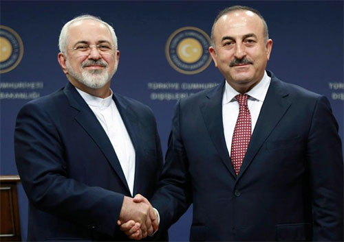 Los ministros de Exteriores de Irán, Mohamad Javad Zarif, y de Turquía, Mevlut Cavusoglu Turquía se compromete a cooperar con Irán en Siria